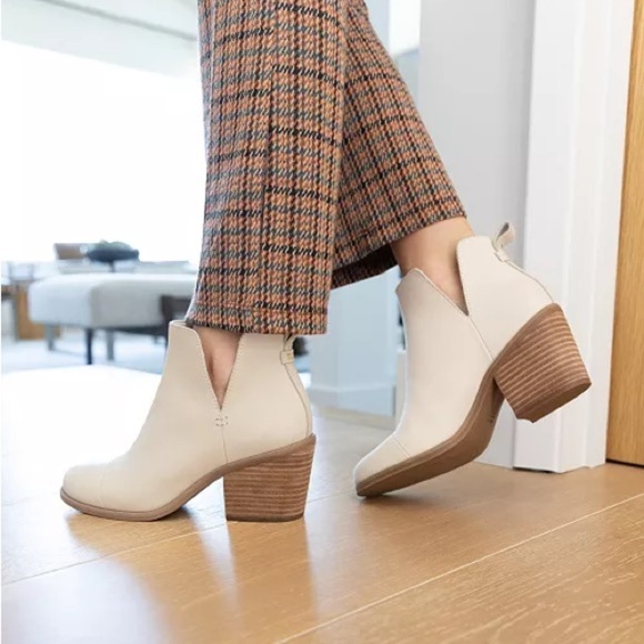 Toms Shoes - Cutout Block Heel Tan Booties Size 7 EUC